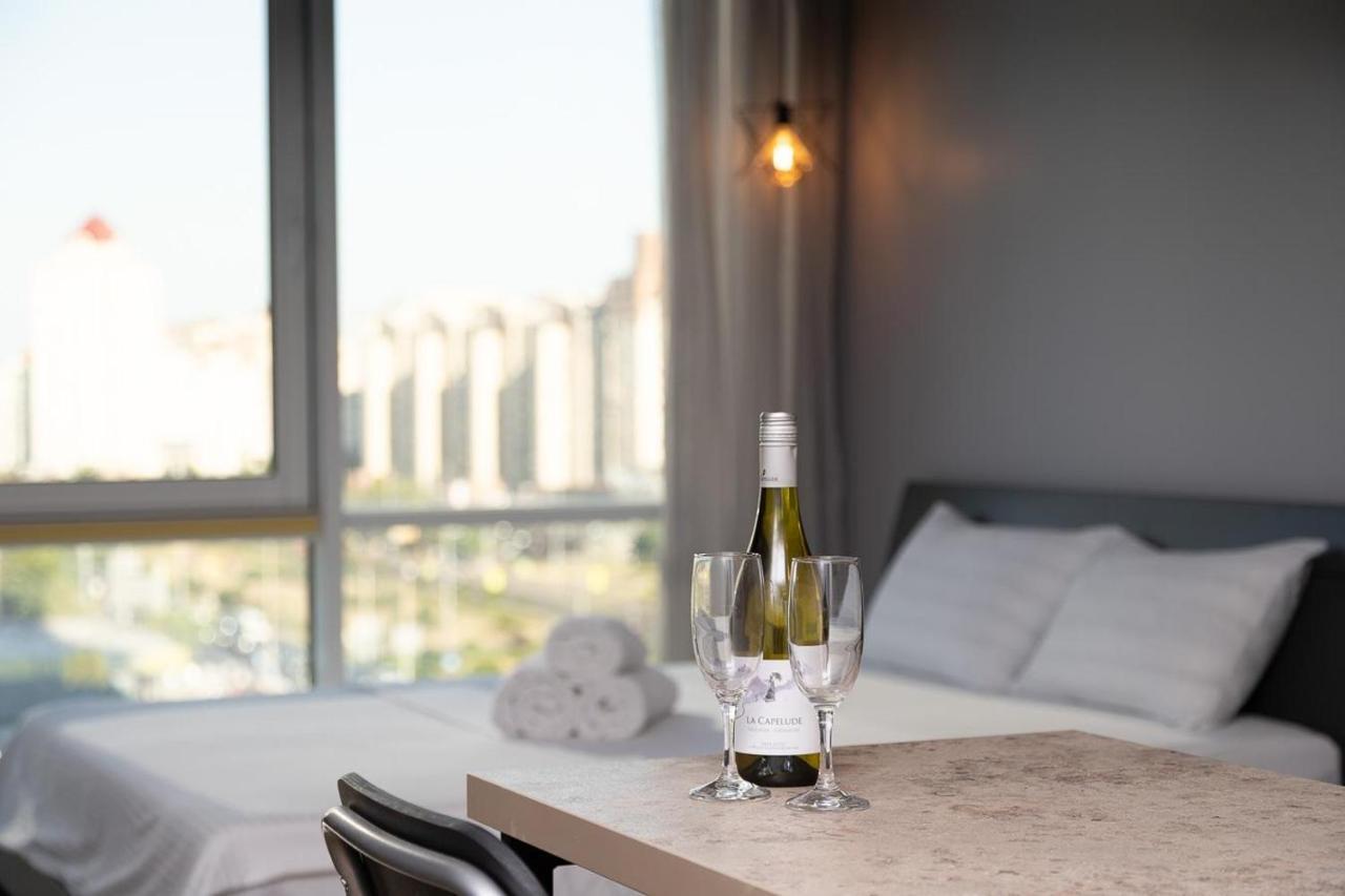 Stylish Panoramic Apartments. Smartplaza. Metro Minskaya Kiev Luaran gambar