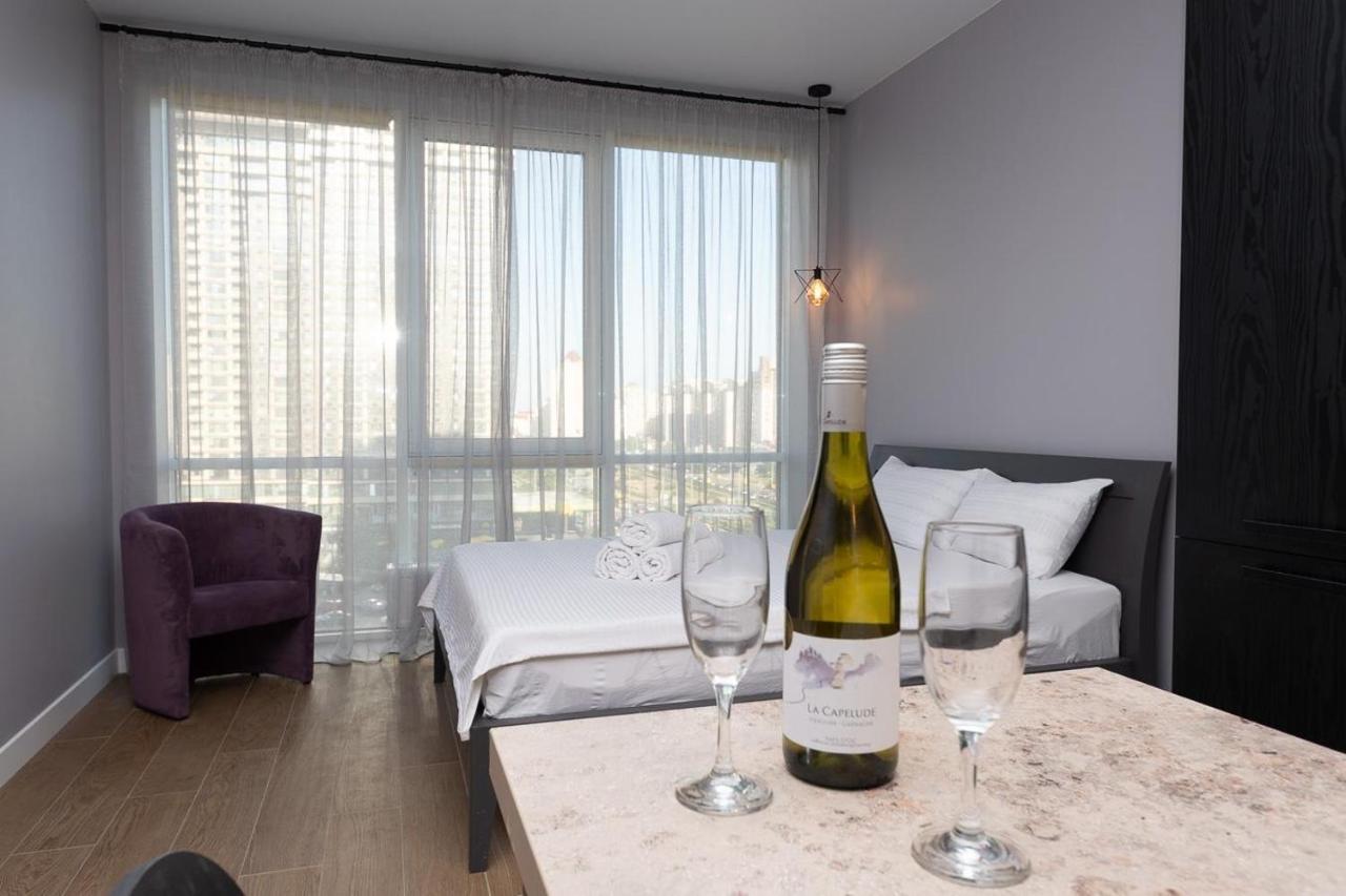 Stylish Panoramic Apartments. Smartplaza. Metro Minskaya Kiev Luaran gambar